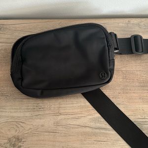 Lululemon everywhere belt bag